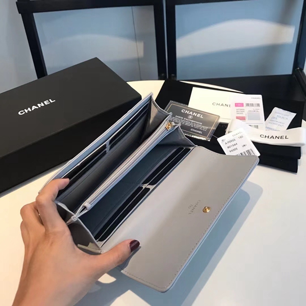 シャネル財布全体デザイン